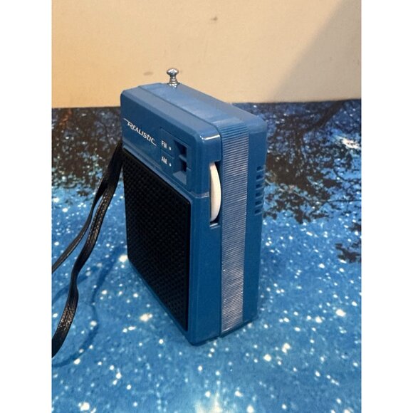 Vintage Realistic Radio - Picture 4 of 6